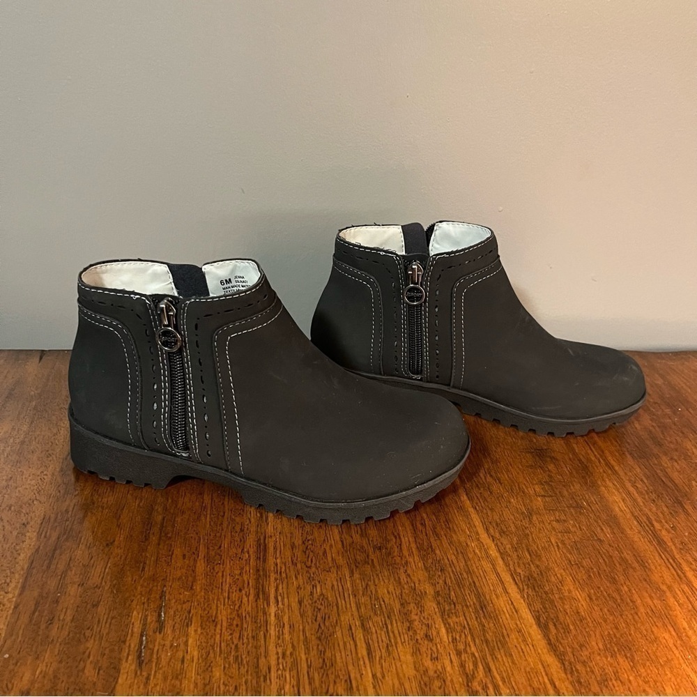 New!!Women’s J Sport Jenna Boots - Picture 2 of 11